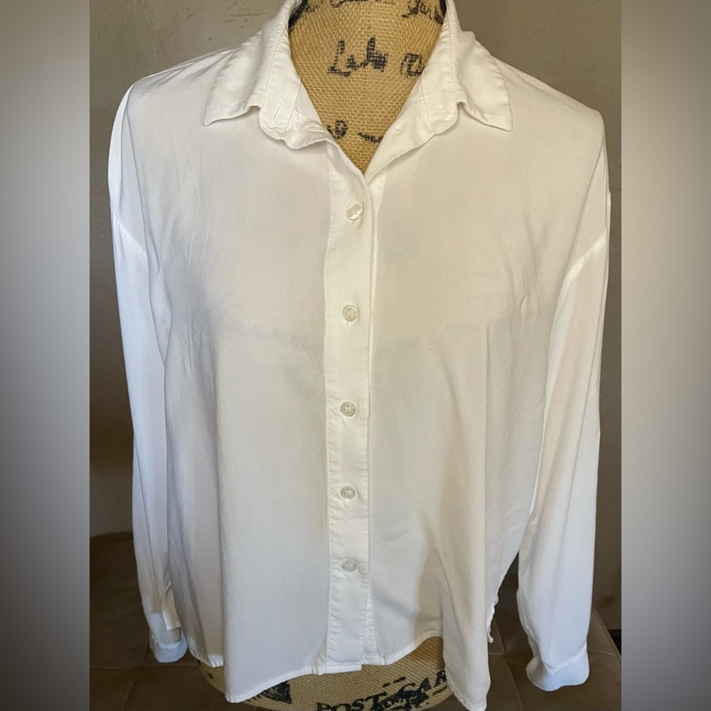 Forever 21 womens long sleeve blousy button down white shirt Size S PTP 22.5”